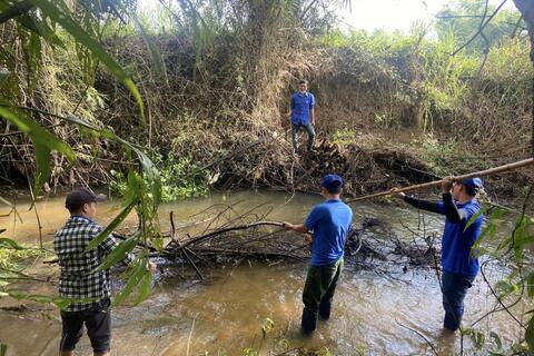 Đội xung kích PCTT và TKCN xã Hoài Phú ra quân thực hiện khơi thông dòng chảy và cắt tỉa cây xanh phòng, ứng phó với cơn bão số 4 (bão NORU)